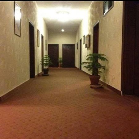 Magnum Hotel Lahore Esterno foto