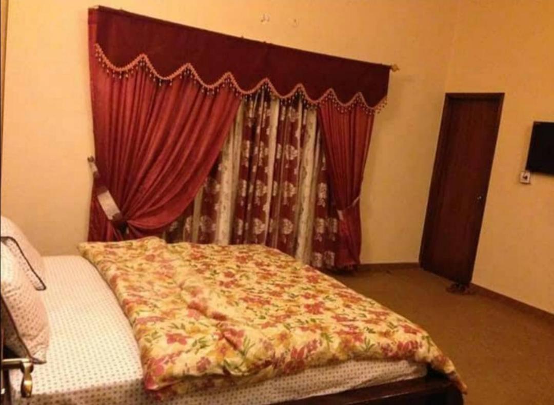 Magnum Hotel Lahore Esterno foto